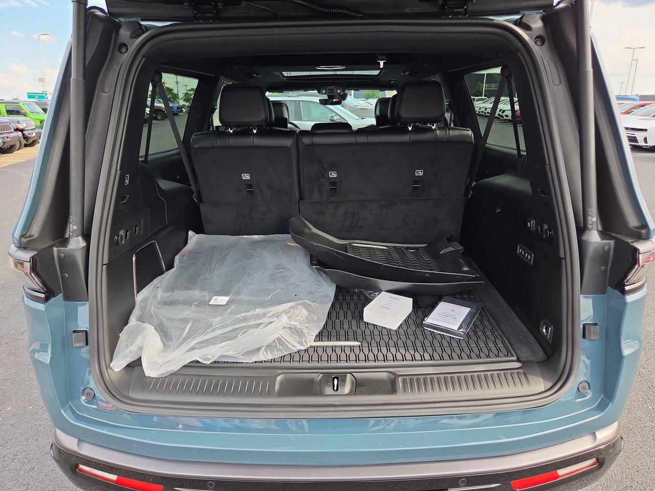 New 2026 Jeep Grand Wagoneer L Limited AWD/4WD image 11