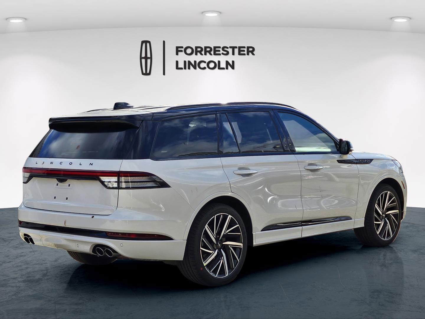 New 2026 Lincoln Aviator Black Label w/ Black Label Special Edition image 3