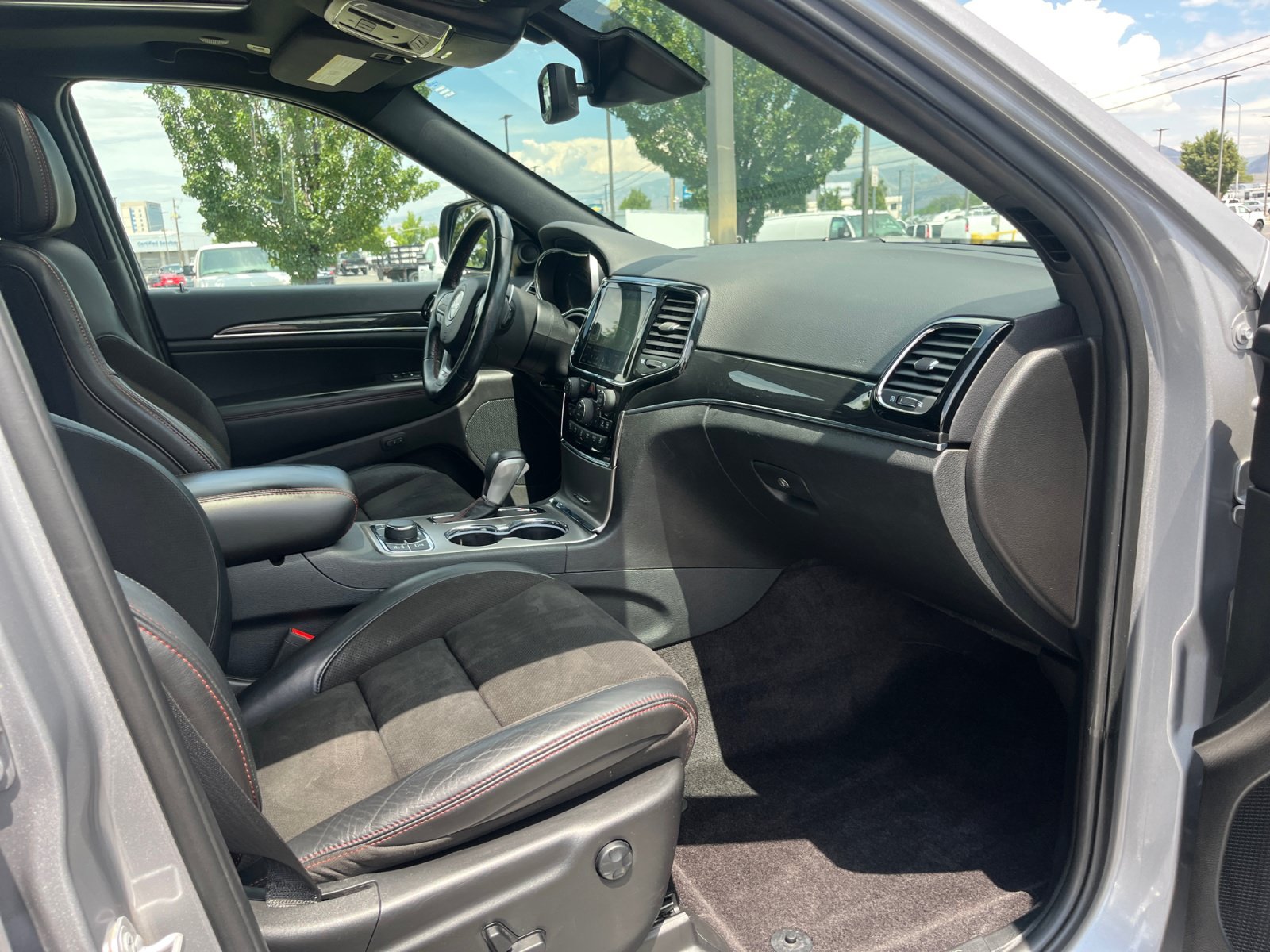 Used 2019 Jeep Grand Cherokee Trailhawk AWD/4WD image 29
