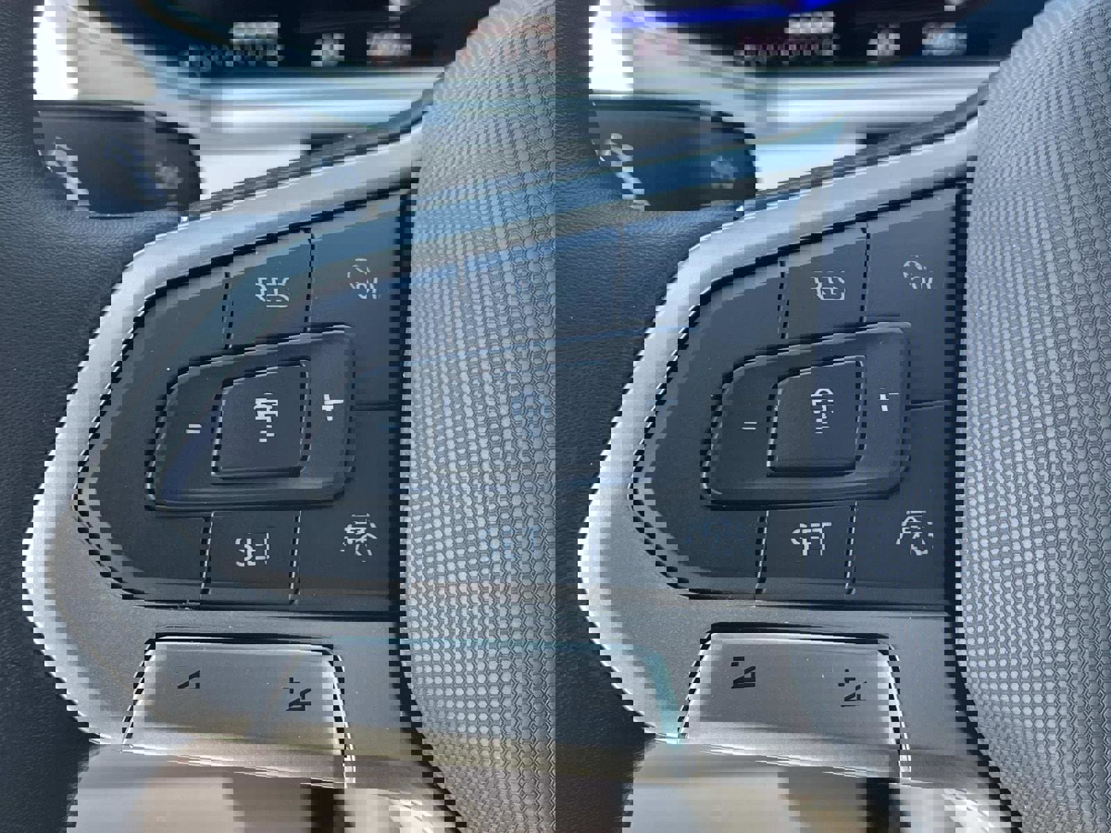 Used 2025 Volkswagen Taos SE w/ Panoramic Sunroof Package FWD image 21