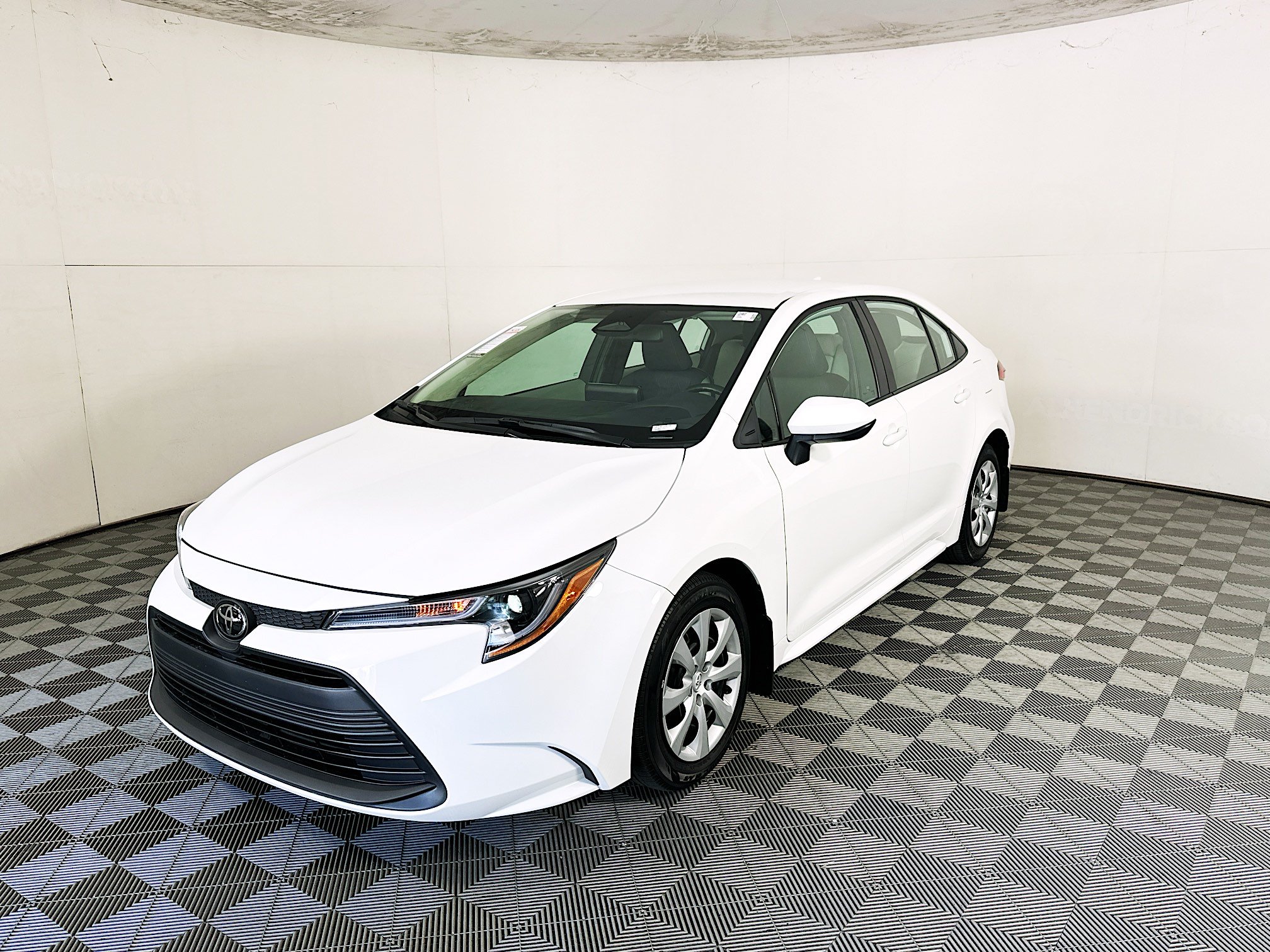 Used 2025 Toyota Corolla LE FWD image 7