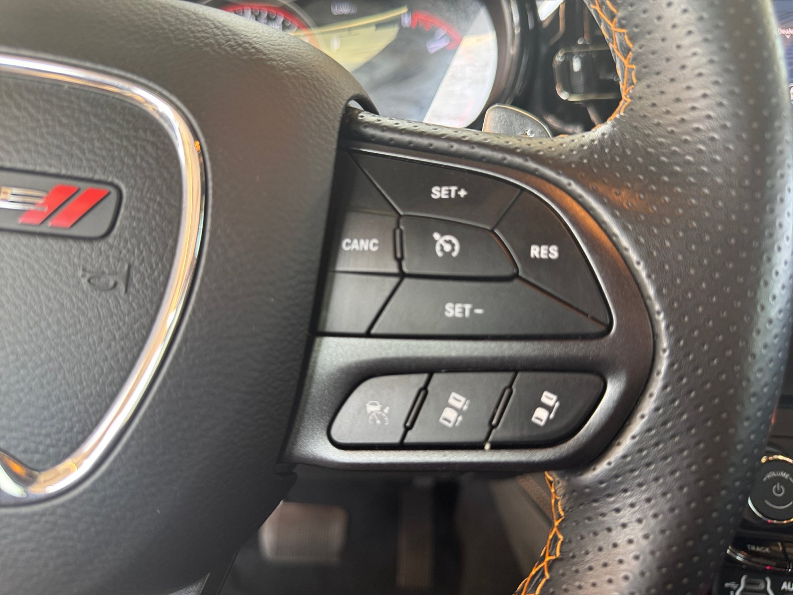 Used 2023 Dodge Durango R/T w/ Hemi Orange Plus Package AWD/4WD image 22