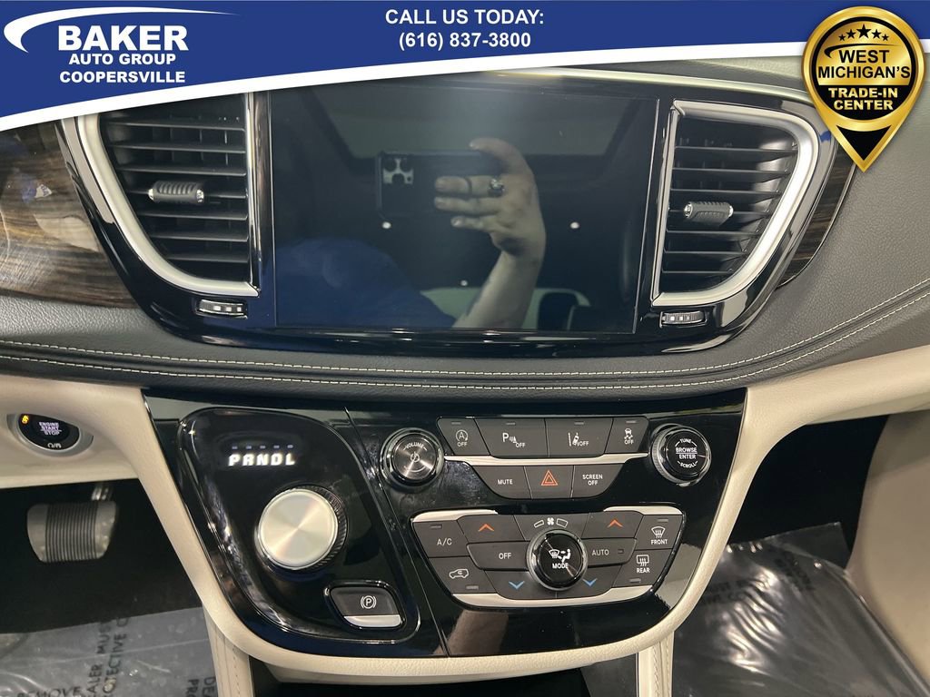Used 2024 Chrysler Pacifica Limited image 12