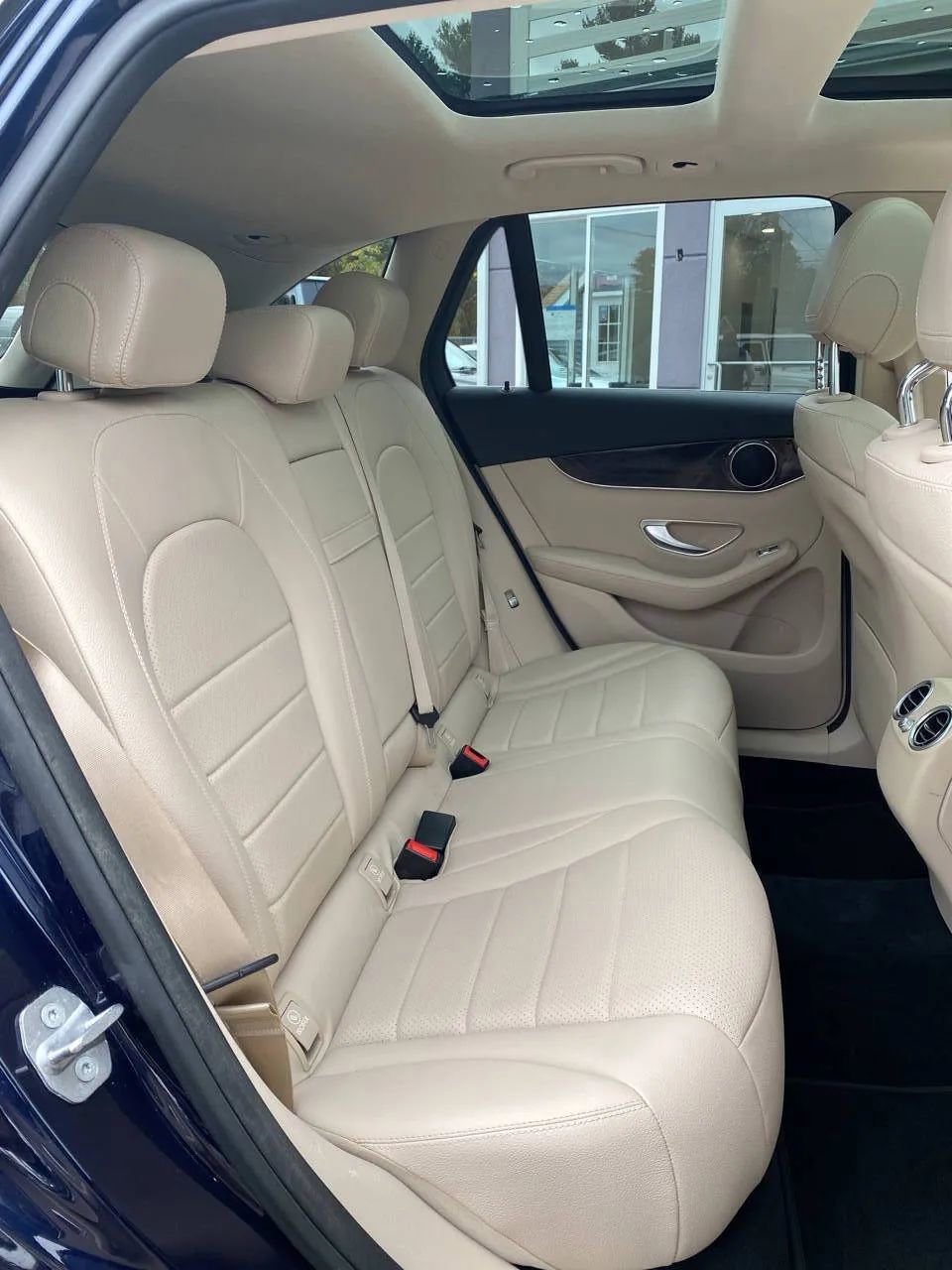 Used 2018 Mercedes-Benz GLC 300 4MATIC image 25