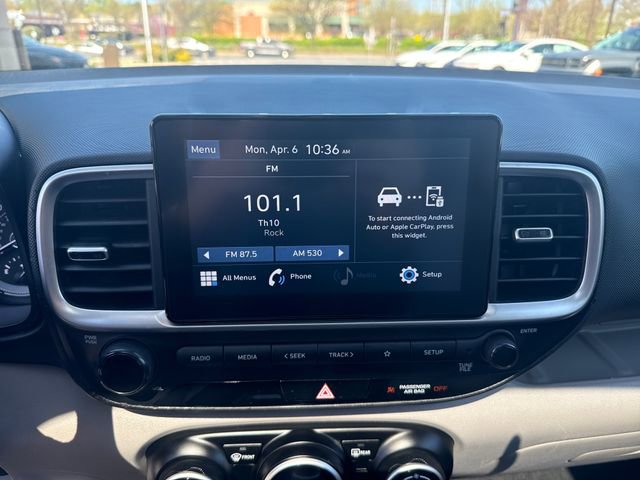 Certified 2022 Hyundai Venue SEL w/ Cargo Package image 18