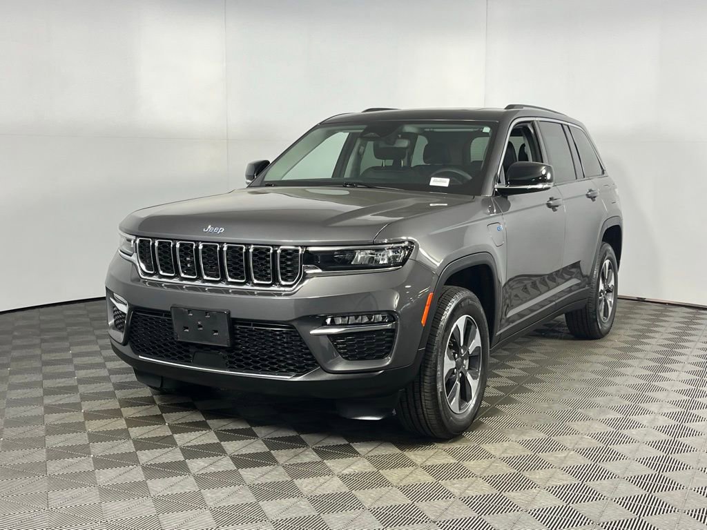 Used 2022 Jeep Grand Cherokee Limited 4xe image 3