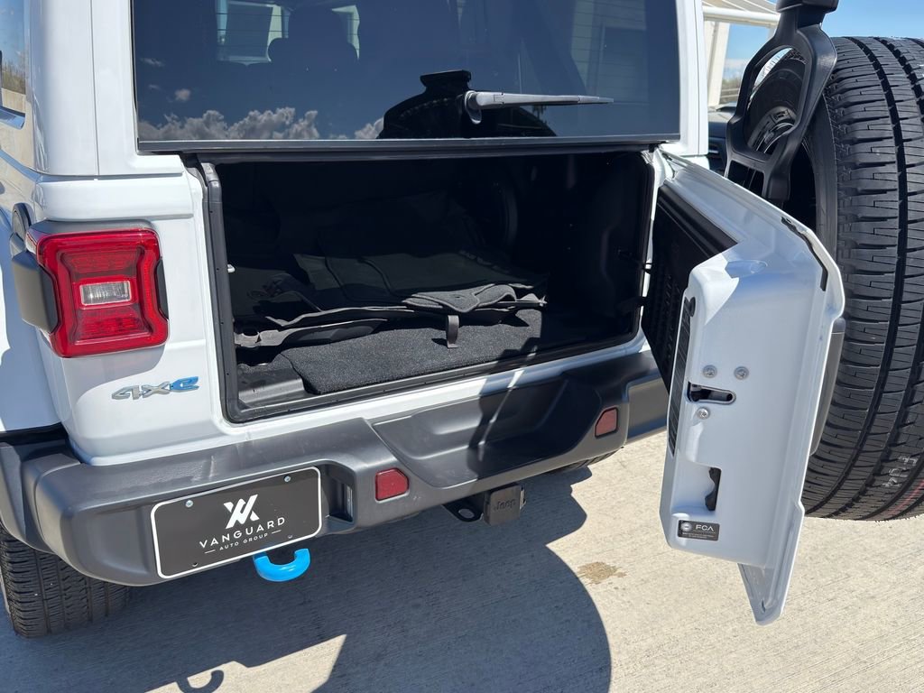 Used 2022 Jeep Wrangler Unlimited Sahara w/ Cold Weather Group image 12