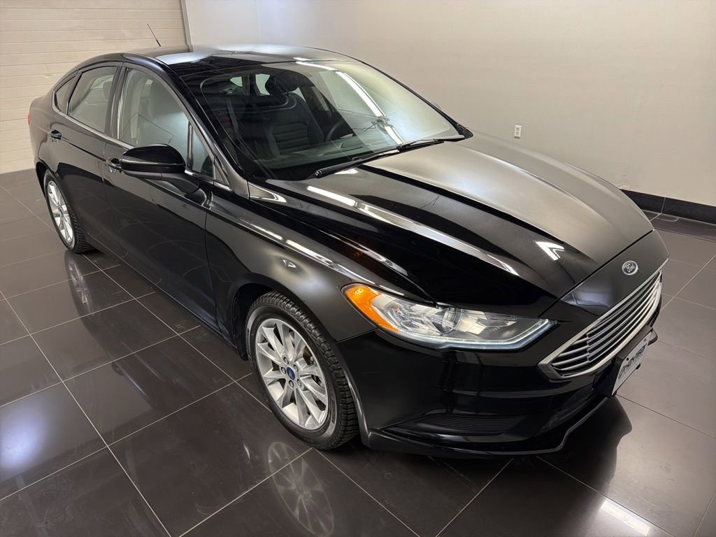 Certified 2017 Ford Fusion SE w/ Fusion SE Technology Package FWD image 1