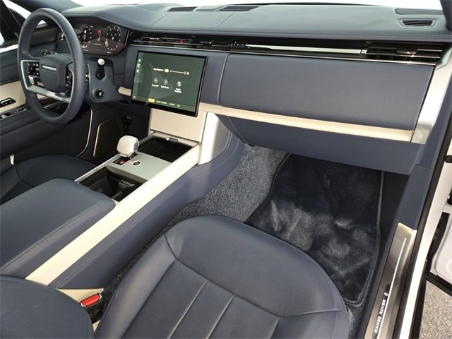 Certified 2024 Land Rover Range Rover SV image 18