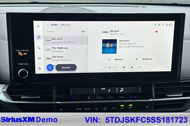 Used 2025 Toyota Sienna XLE image 34
