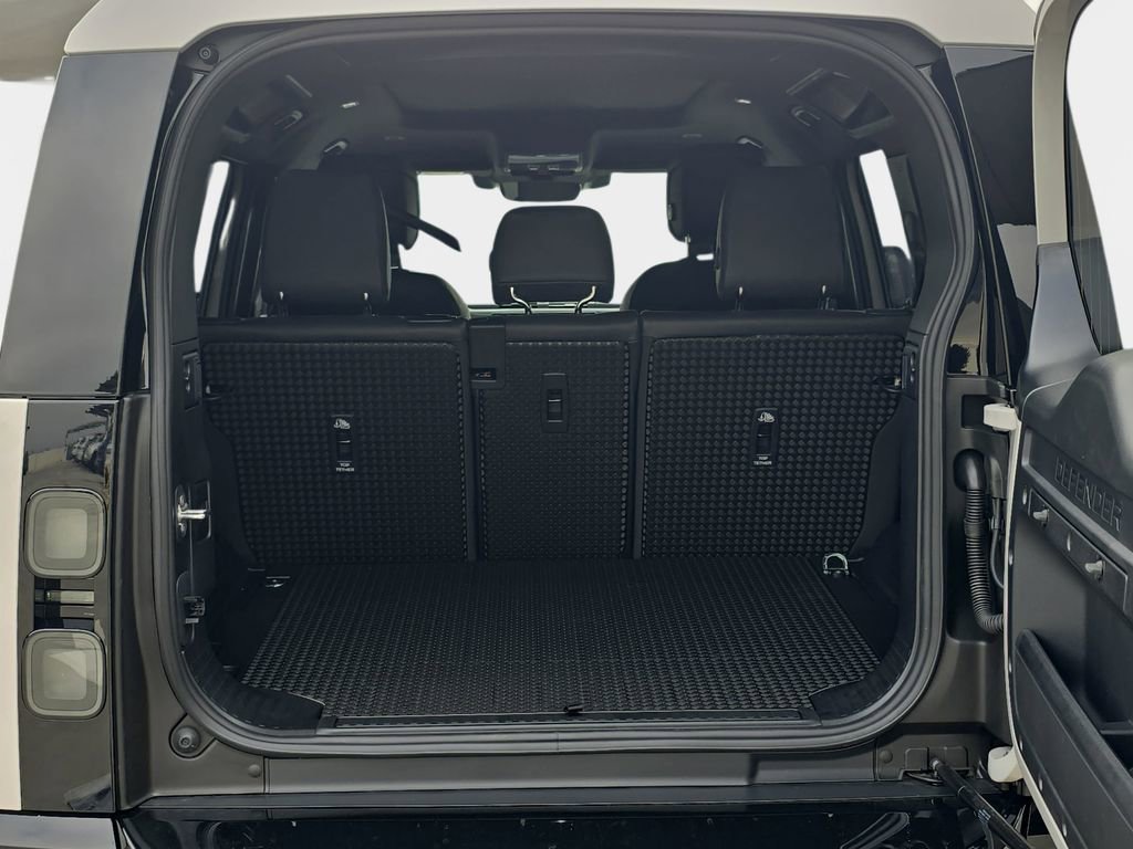 New 2026 Land Rover Defender 110 X-Dynamic SE image 12
