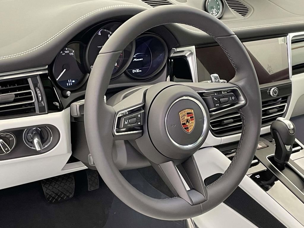 New 2026 Porsche Macan AWD/4WD image 4