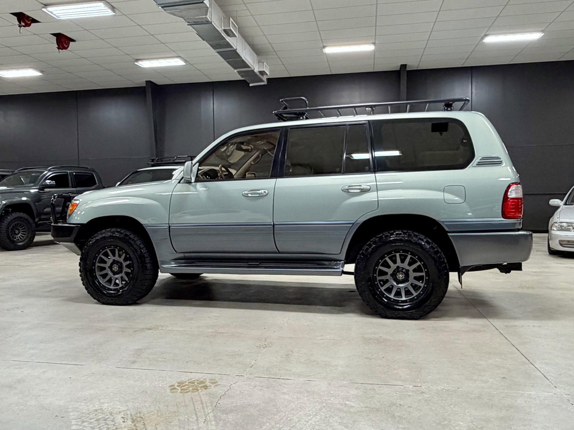 Used 2003 Lexus LX 470 4WD image 9