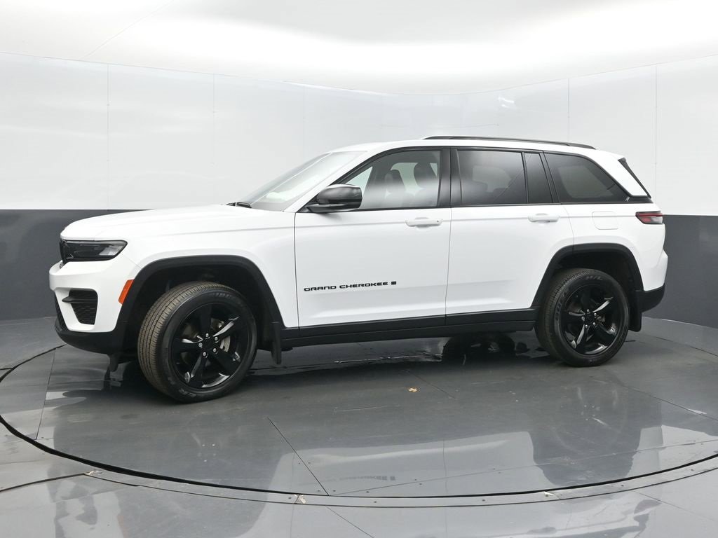 Used 2023 Jeep Grand Cherokee Altitude image 4