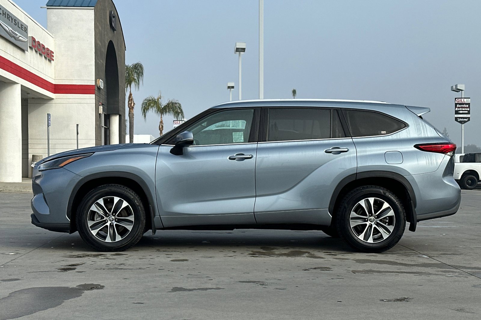 Used 2022 Toyota Highlander XLE image 3