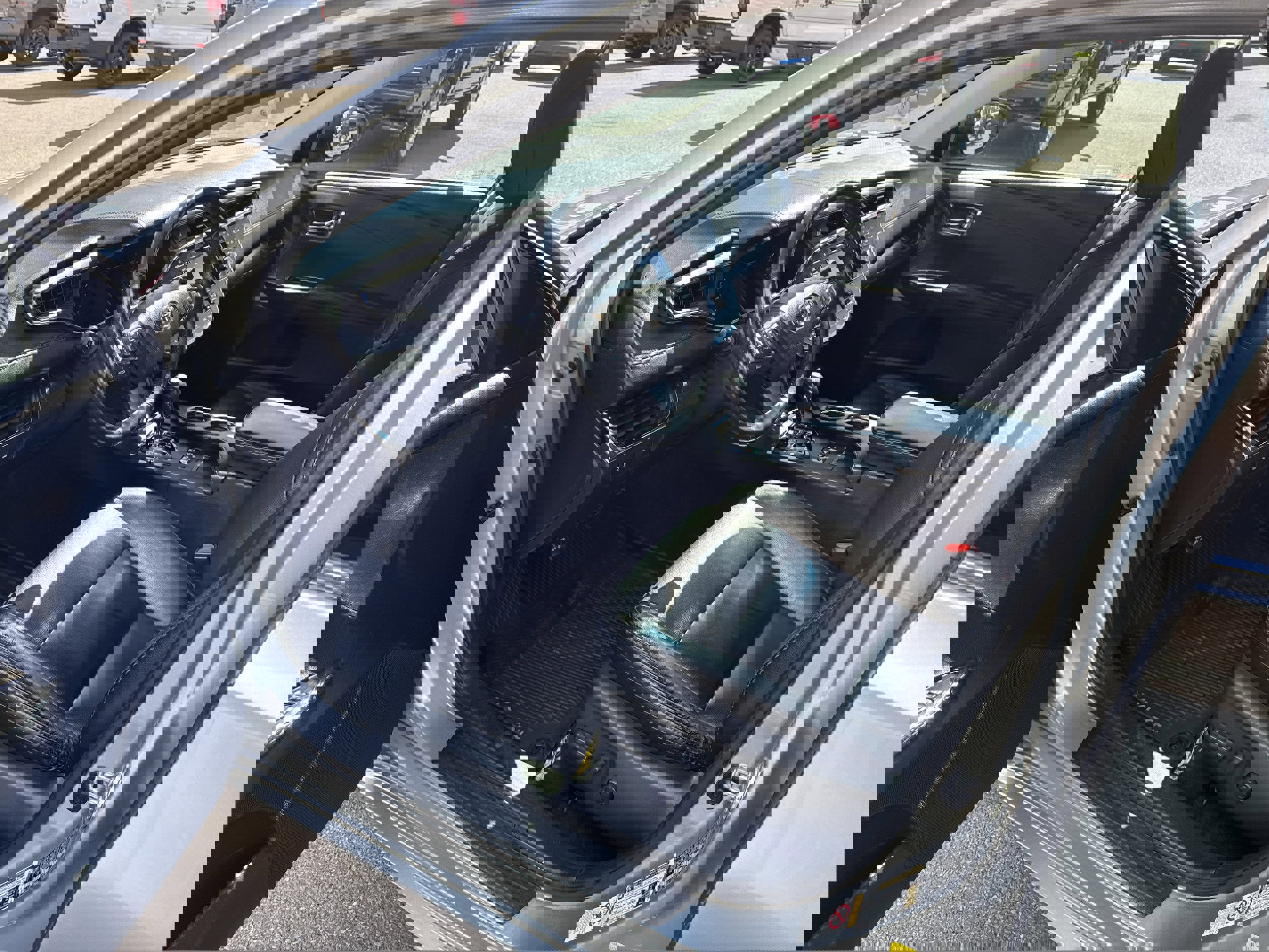 Used 2016 Toyota Avalon XLE FWD image 2