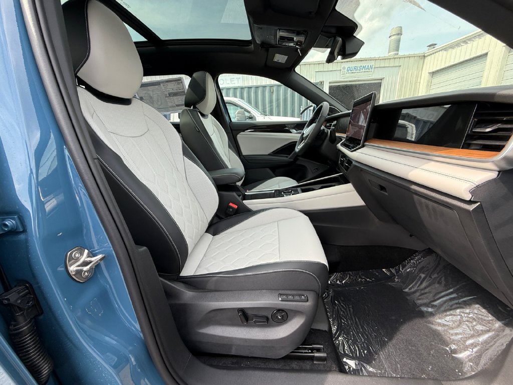 New 2026 Volkswagen Tiguan SEL R-Line AWD/4WD image 27