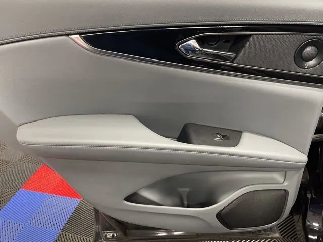 Used 2022 Lincoln Nautilus Reserve image 12