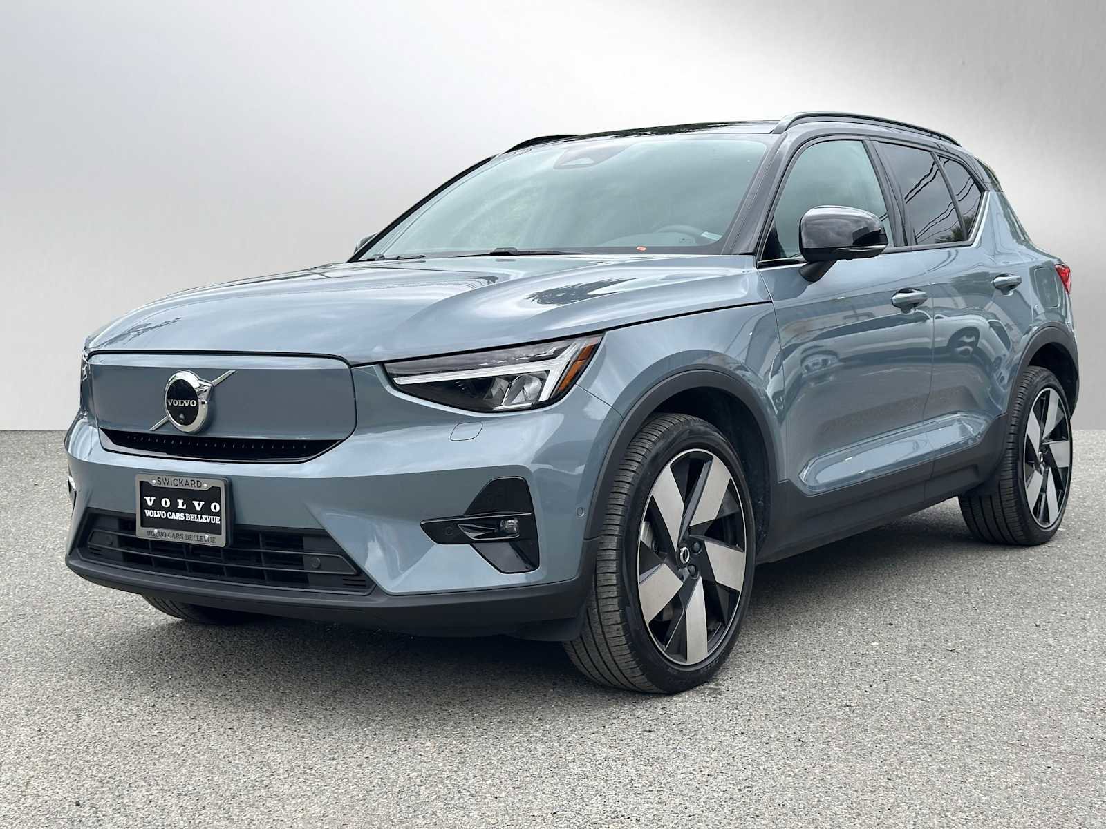 Used 2023 Volvo XC40 Recharge Plus w/ Protection Package Premier AWD/4WD image 8