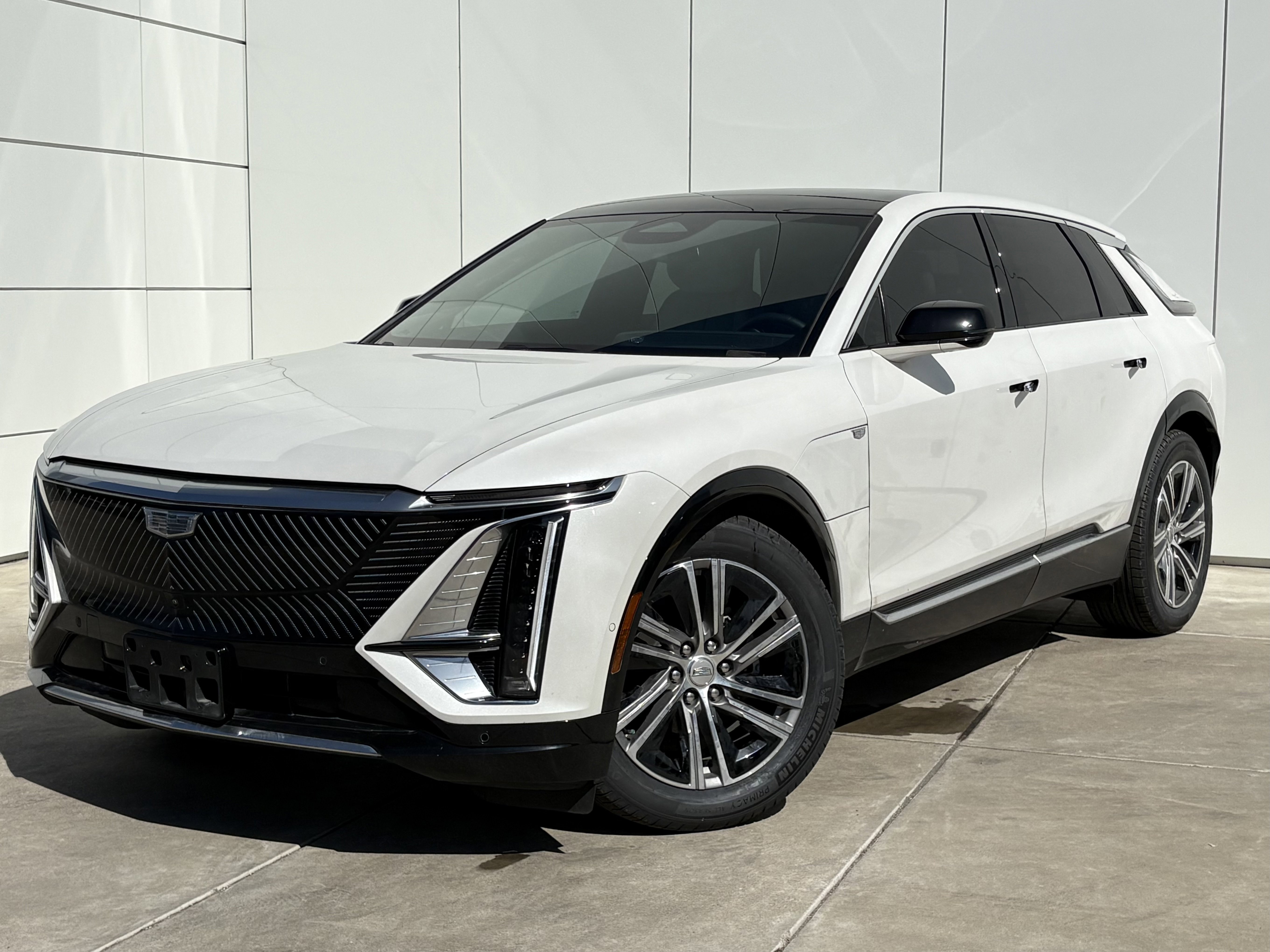 Used 2024 Cadillac Lyriq Luxury image 2