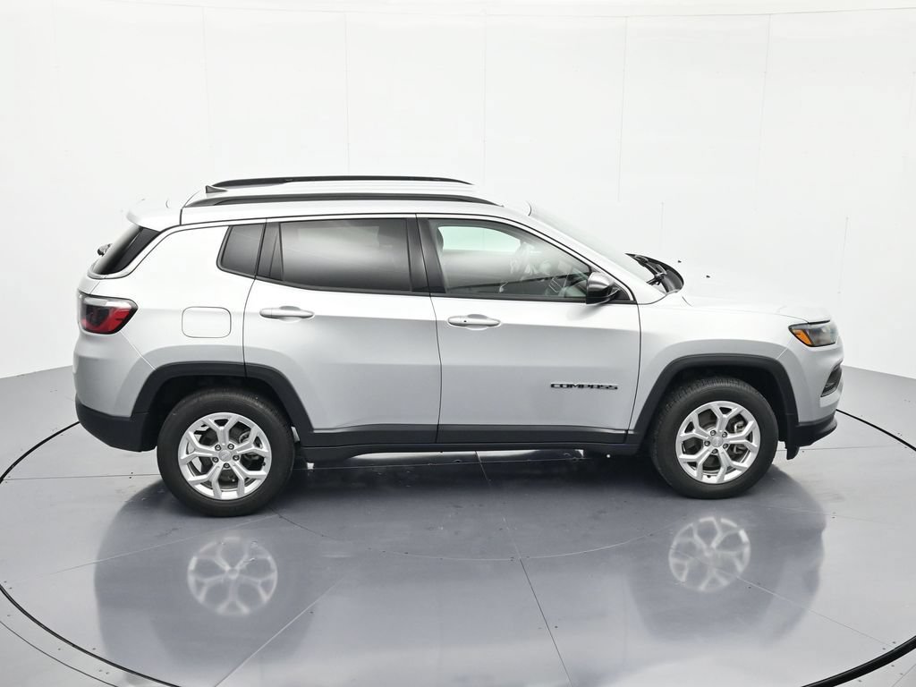 Used 2024 Jeep Compass Latitude AWD/4WD image 30
