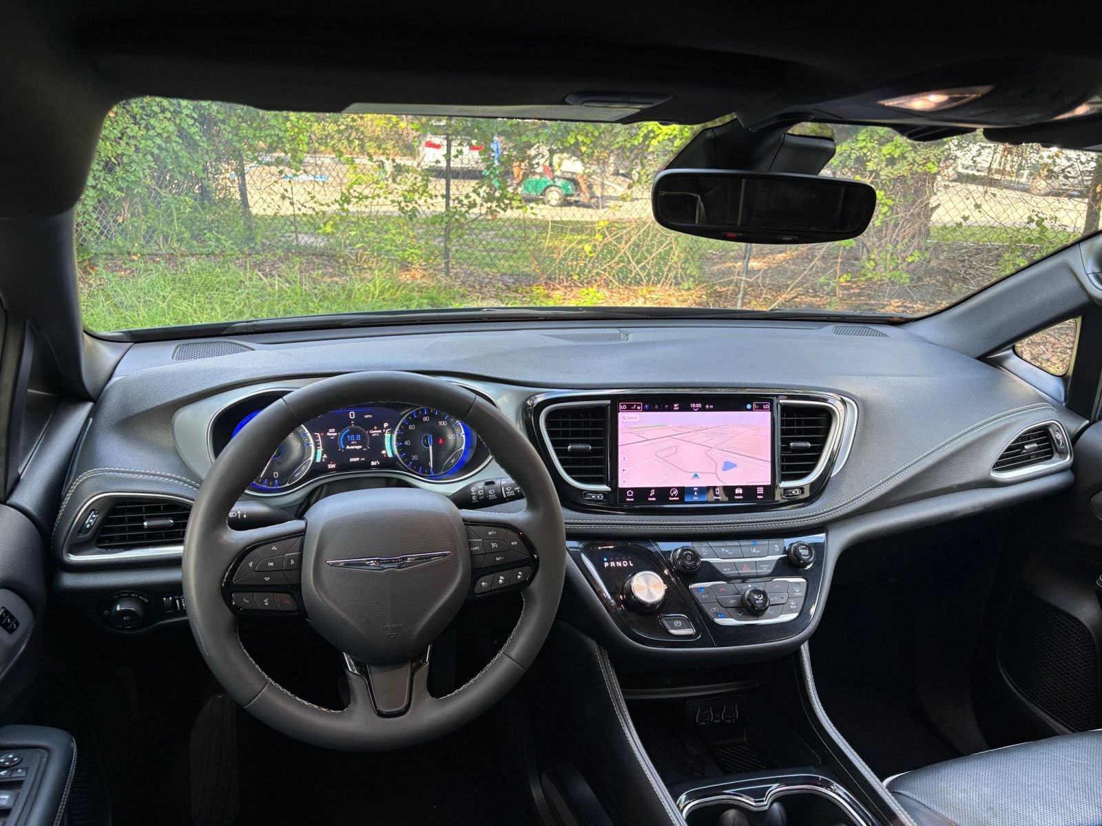 Used 2025 Chrysler Pacifica Limited FWD image 37