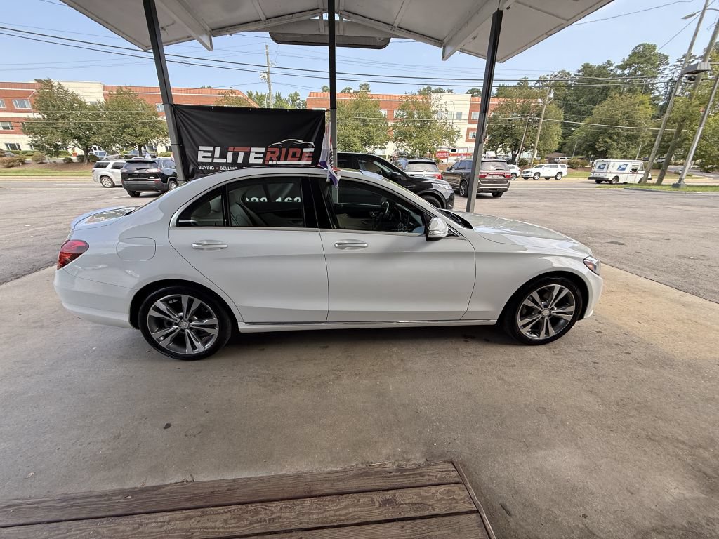 Used 2015 Mercedes-Benz C 300 4MATIC Sedan image 4