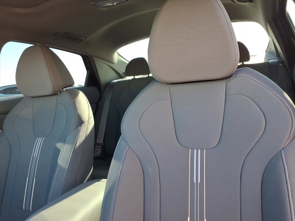 New 2026 Hyundai Elantra SEL Sport Premium image 7