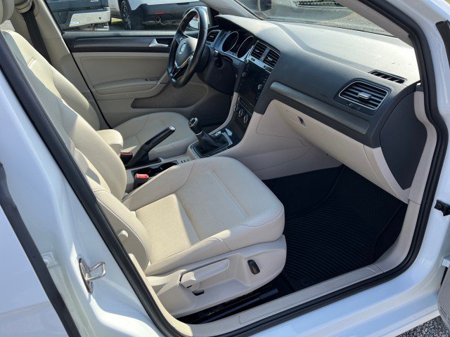 Used 2018 Volkswagen Golf SE image 20
