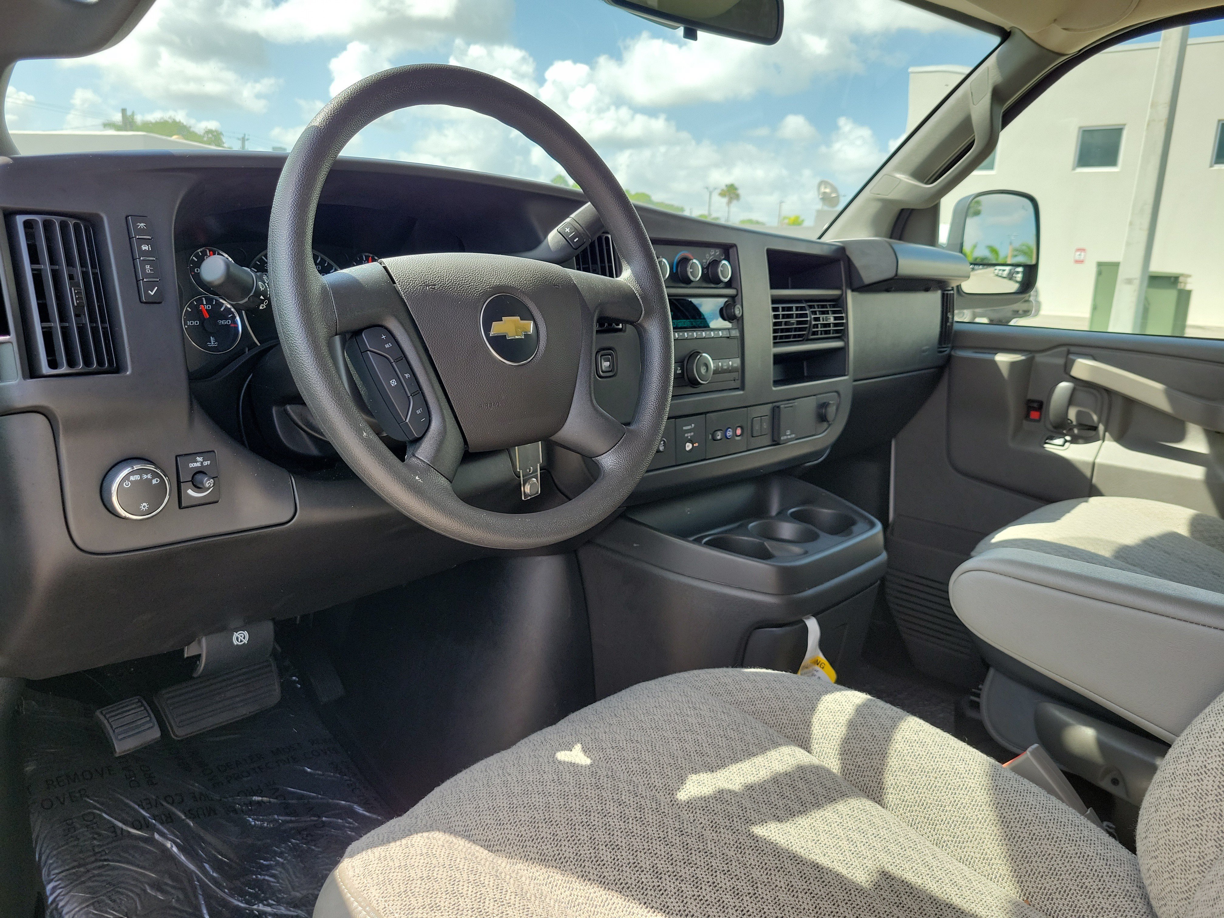 Used 2025 Chevrolet Express 3500 LT w/ LT Preferred Equipment Group RWD image 9