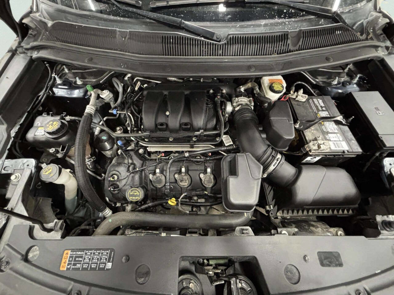 Used 2018 Ford Explorer XLT w/ Equipment Group 202A AWD/4WD image 9
