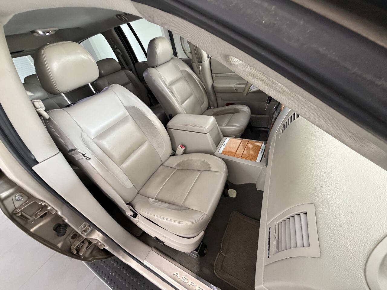 Used 2008 Chrysler Aspen Limited image 6