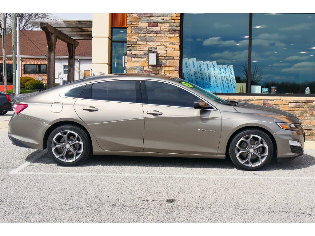 Used 2020 Chevrolet Malibu LT w/ Leather Package image 2