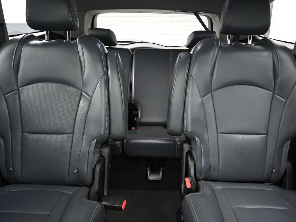 Used 2018 Buick Enclave Essence AWD/4WD image 29