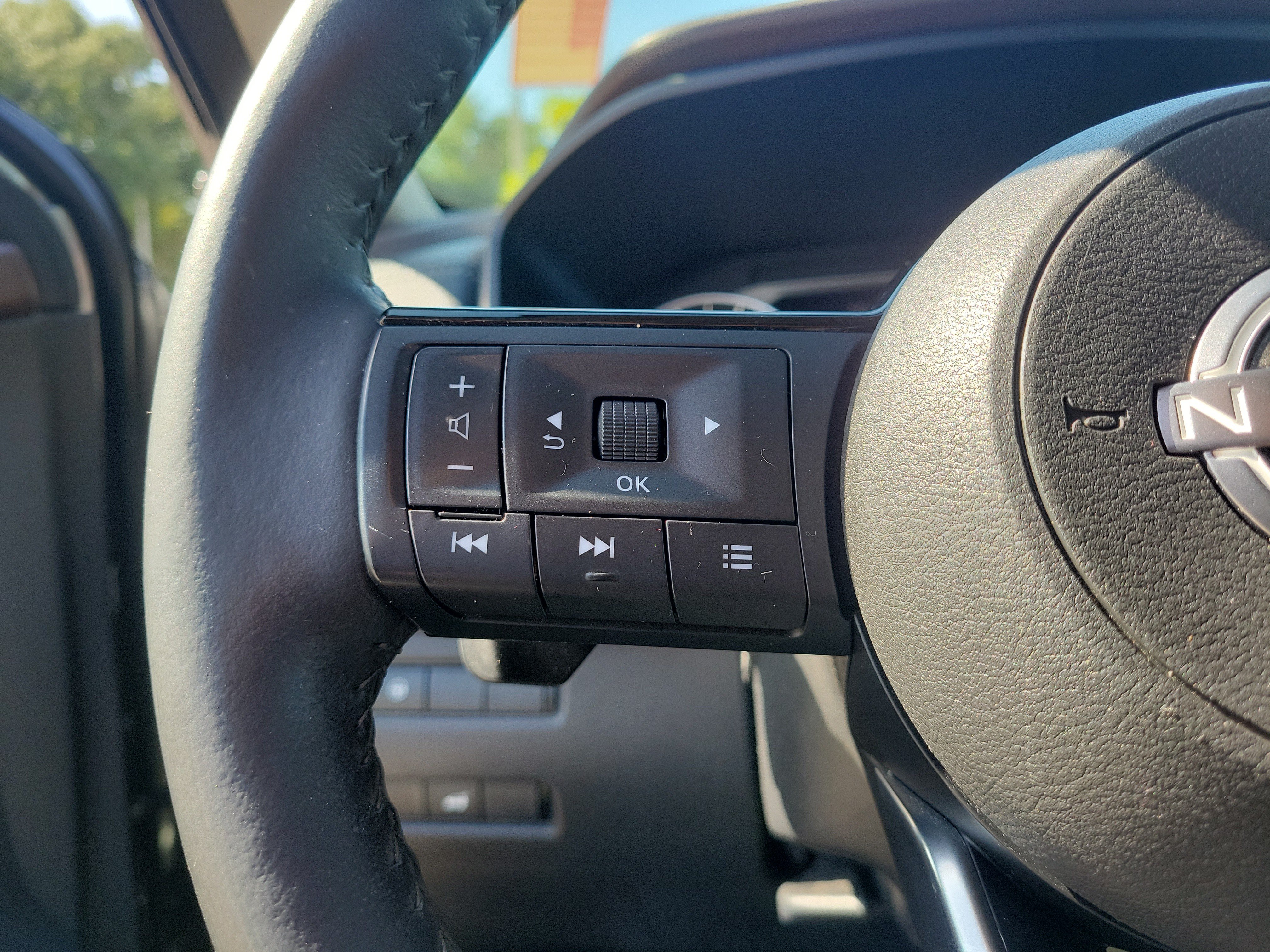 Certified 2022 Nissan Rogue SL FWD image 23