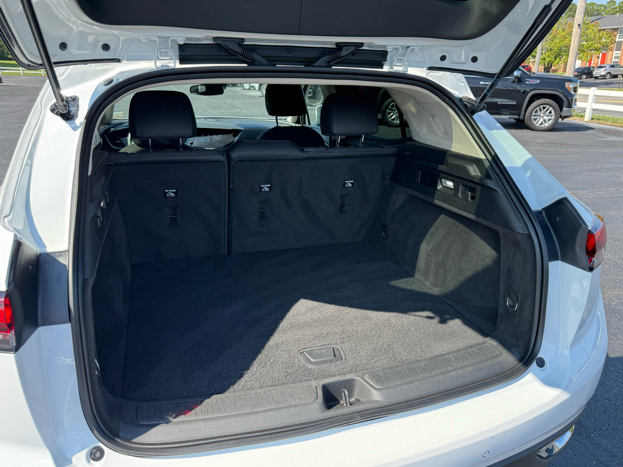 Used 2023 Buick Envision Preferred image 18