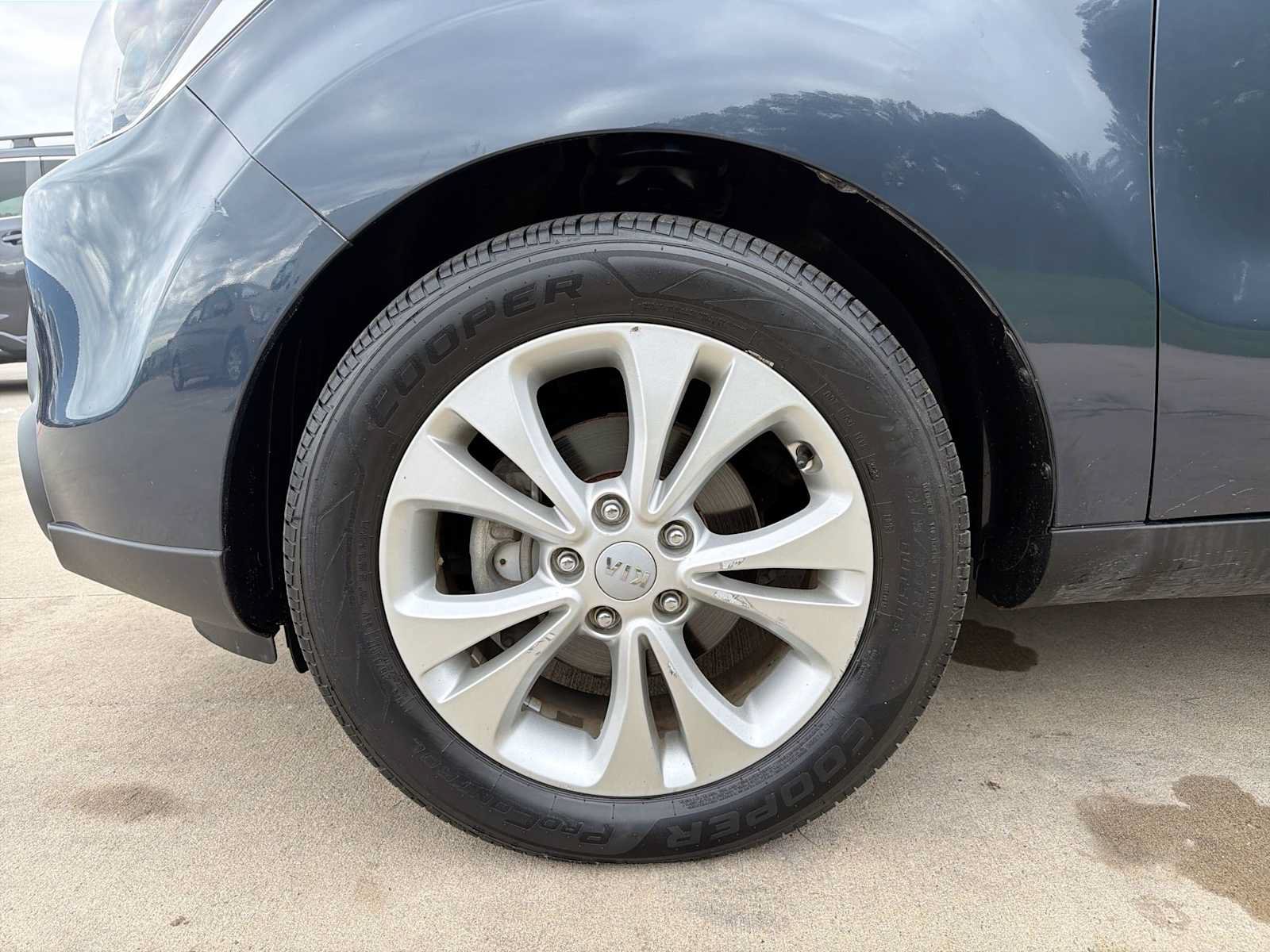 Used 2015 Kia Soul + FWD image 10
