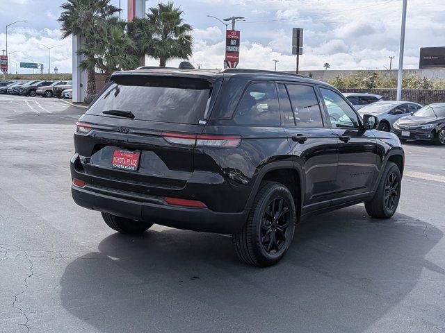 Used 2024 Jeep Grand Cherokee Altitude AWD/4WD image 8