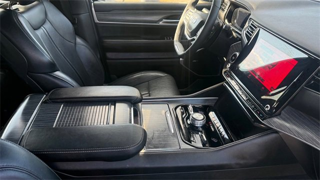 Used 2024 Jeep Wagoneer Series III w/ Flexible Seating Group image 23