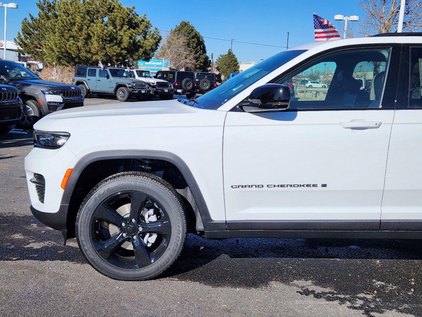 New 2025 Jeep Grand Cherokee Altitude image 34