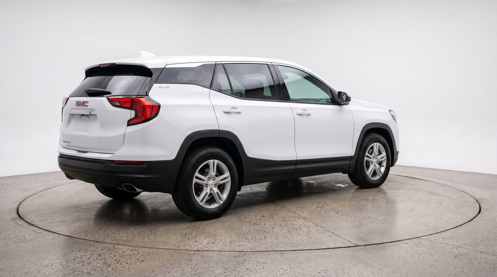 Used 2024 GMC Terrain SLE FWD image 9