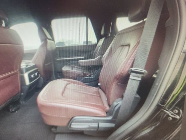 Used 2024 Ford Expedition Limited image 3