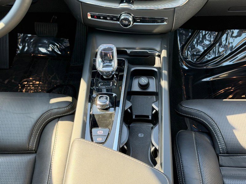 Used 2025 Volvo XC60 B5 Ultra w/ Protection Package Premier image 15