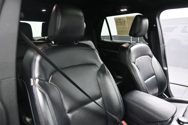 Used 2019 Ford Explorer XLT w/ Equipment Group 202A AWD/4WD image 29