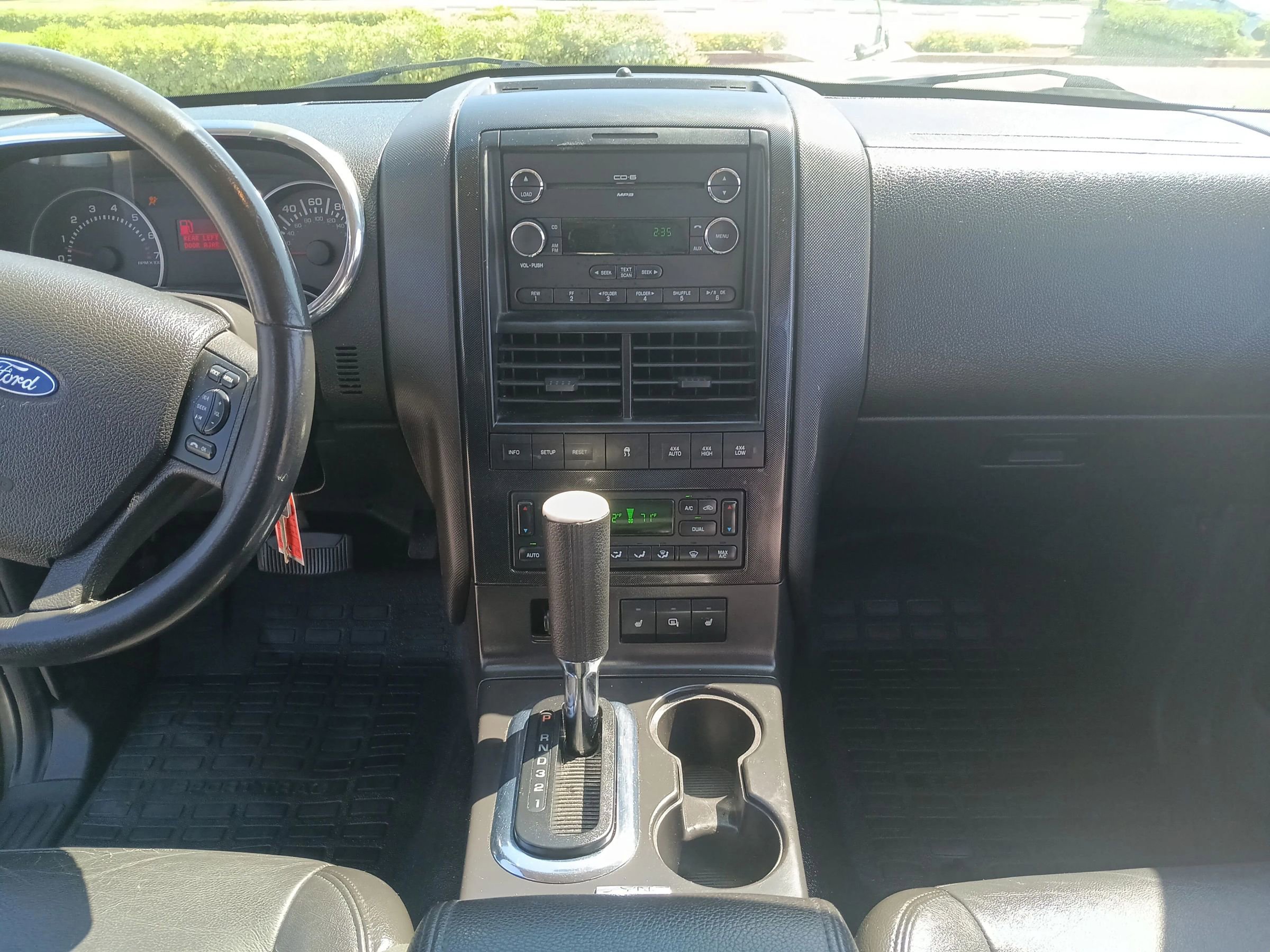 Used 2010 Ford Explorer Sport Trac Limited image 17