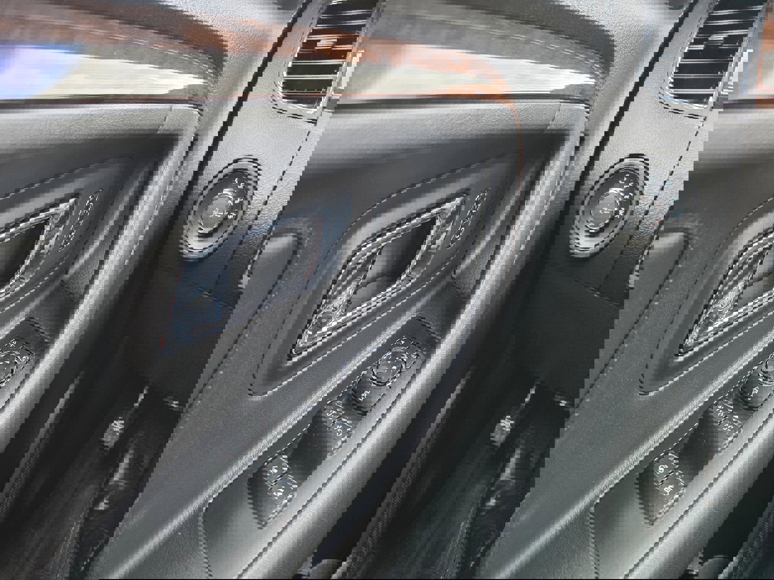 Used 2013 Ford Taurus Limited image 16