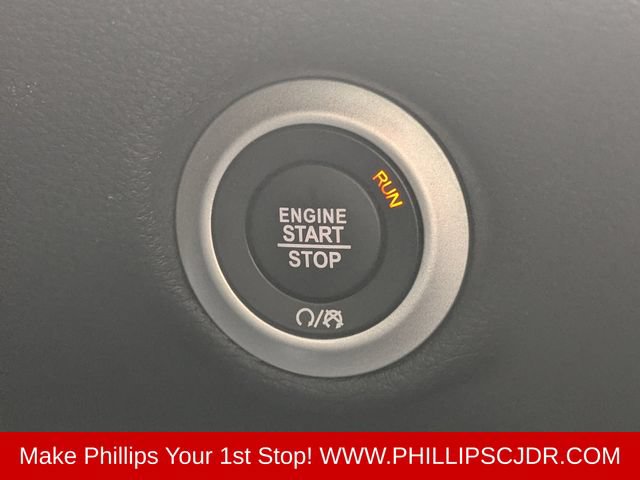 Used 2025 Chrysler Pacifica Premium FWD image 27