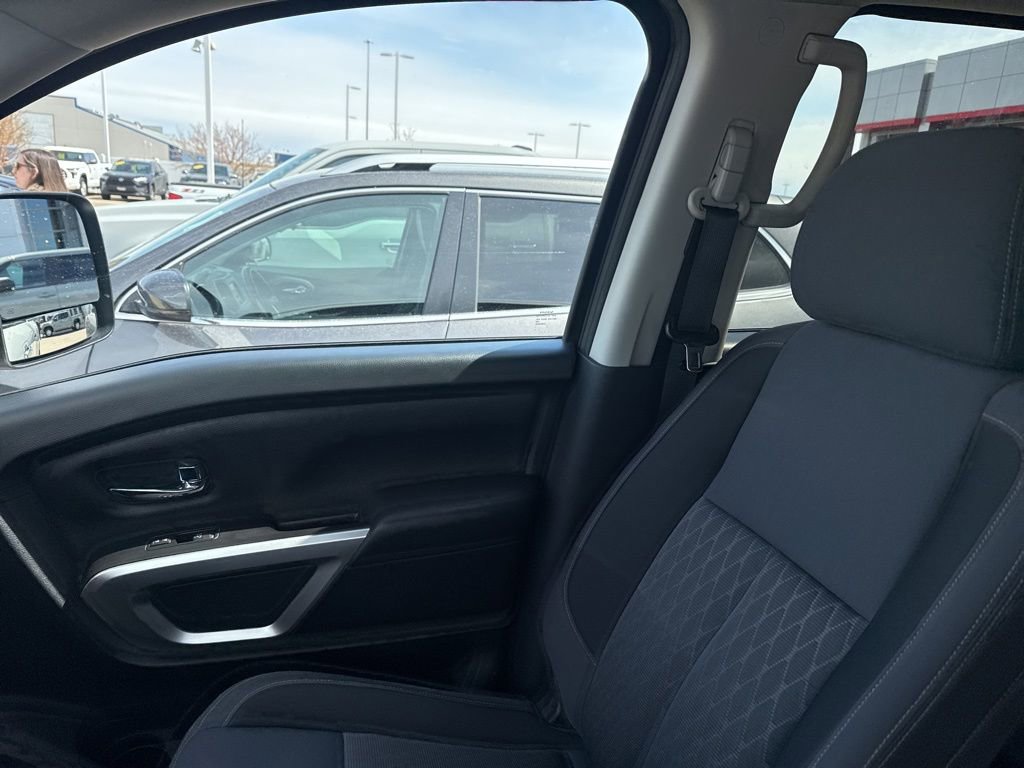Used 2020 Nissan Titan SV w/ SV Convenience Package AWD/4WD image 13