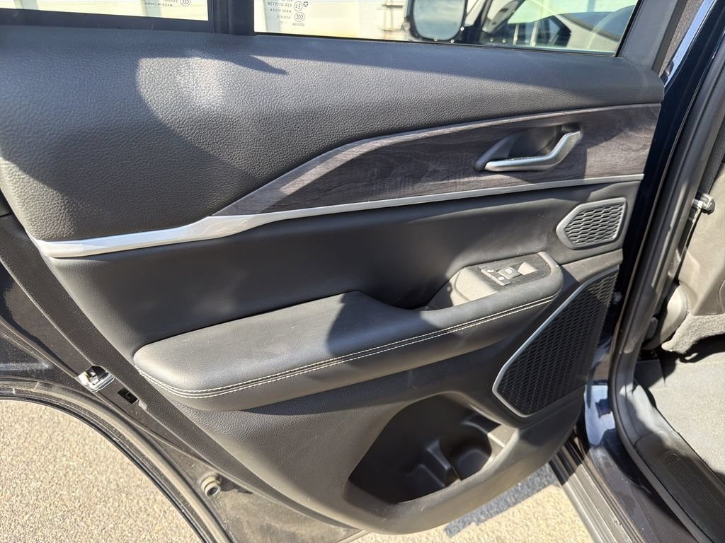 Used 2023 Jeep Grand Cherokee 4WD 4xe image 12