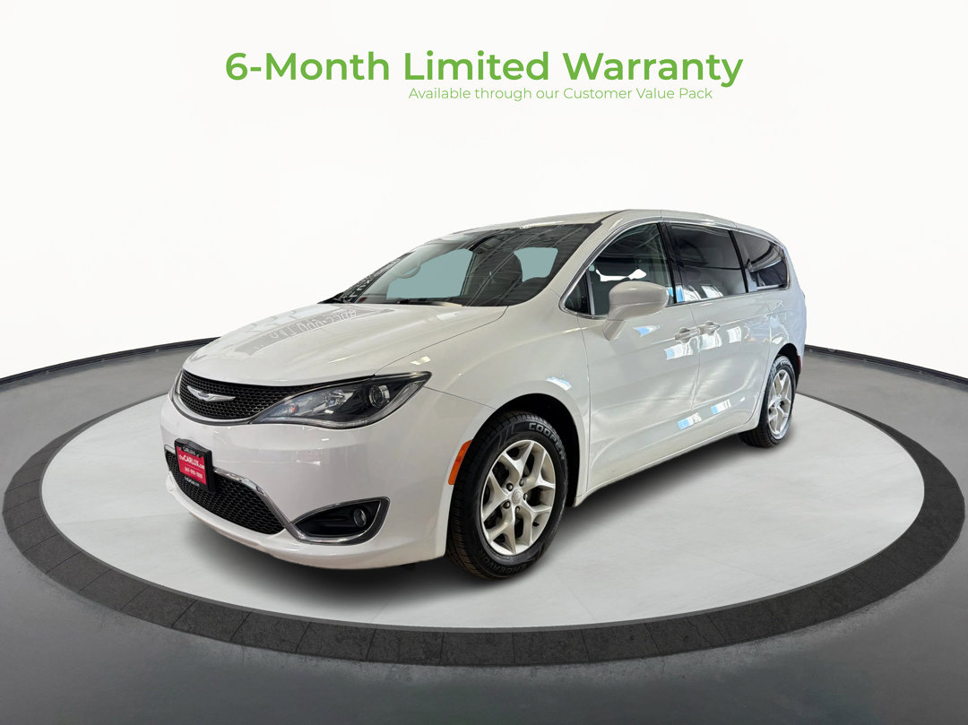 Used 2020 Chrysler Pacifica Touring w/ Tire & Wheel Group FWD image 3
